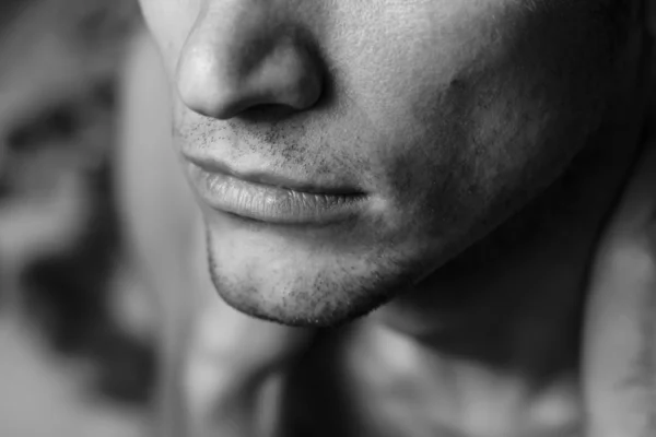 Fechar o rosto masculino. Parte da cara. Retrato preto e branco Imagens Royalty-Free