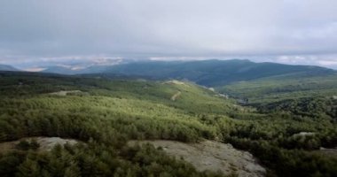 4k anteni, uçuş boyunca dağlar, Endülüs, İspanya ve kayalar arasında