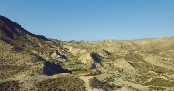 4K Aerial, Flight over a dry riverbed in a desert in Andalusia, Spain — Stock Video