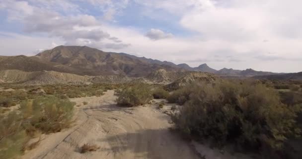 4K Aerial, Vol au-dessus d'un lit de rivière sec dans un désert en Andalousie, Espagne — Video