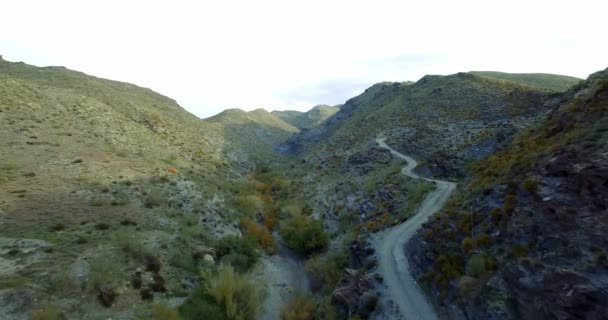 4k Antenne, Flug über eine Eisenbahnbrücke und Umgebung, Andalusien, Spanien — Stockvideo