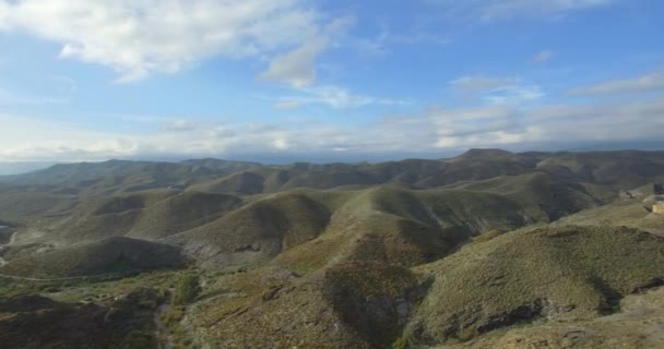 4 k hava, bir demiryolu köprüsü üzerinde uçuş ve çevresi, Endülüs, İspanya — Stok video