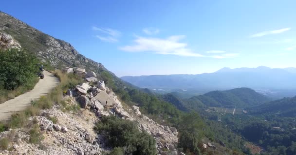 4K Aerial, Volo su un epico paesaggio andaluso con vista ad ampio angolo, Spagna — Video Stock