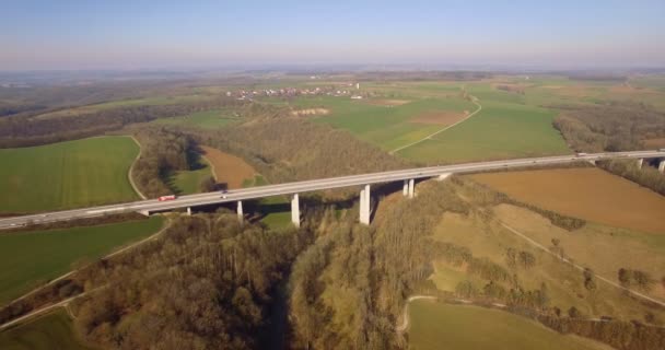 4K Aerial, Vol le long d'un énorme pont en Allemagne — Video