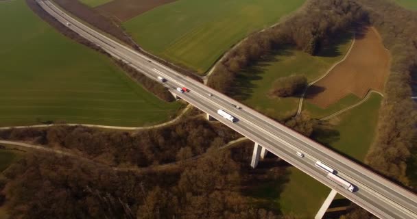 4K Aerial, voo ao longo de uma enorme ponte na alemanha — Vídeo de Stock