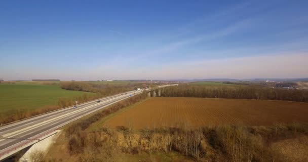 4k légi, repülési mentén egy hatalmas bridge, Németország — Stock videók