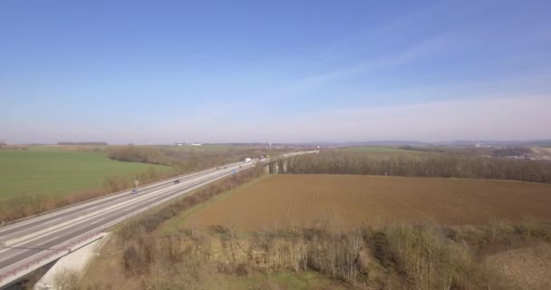 4K Aerial, Volo lungo un enorme ponte in Germania — Video Stock