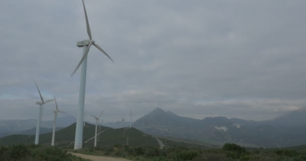 4K, plantação de energia eólica na Espanha — Vídeo de Stock