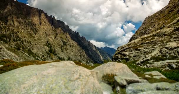 4K, Time Lapse, Vista sobre un desfiladero, Restonica Valley, Córcega — Vídeos de Stock