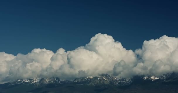 4K, Time Lapse, Primer plano Pan Along High Tatra, Eslovaquia — Vídeo de stock