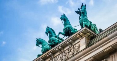 4k, zaman atlamalı, Closeup Quadriga, Brandenburg Geçidi, Berlin üzerine