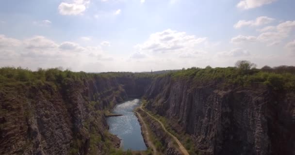 4 k 航空、チェコ共和国渓谷 Lom Velka アメリカ — ストック動画