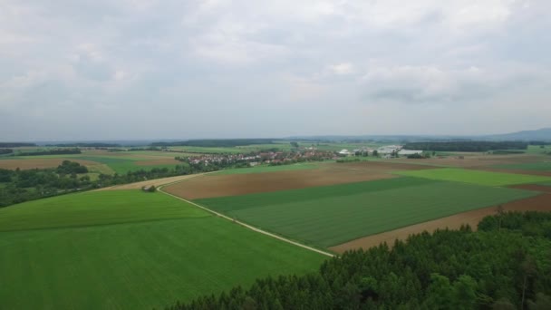 4 k antenn, flyger över bayerska landskap, Tyskland — Stockvideo