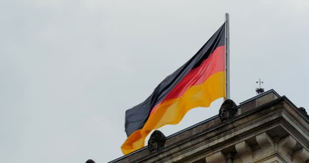 4K, Drapeau allemand du Reichstag, Gros plan, Berlin — Video