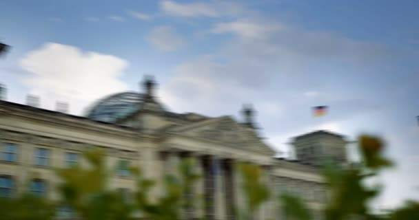 4k, budynku Reichstagu, Side View szybko Pan, Berlin — Wideo stockowe