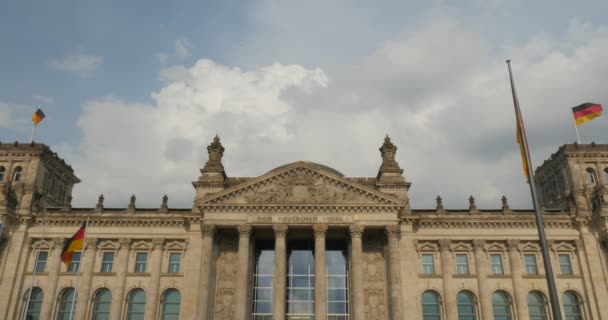 4K, Edificio del Reichstag, Fronte, Berlino — Video Stock