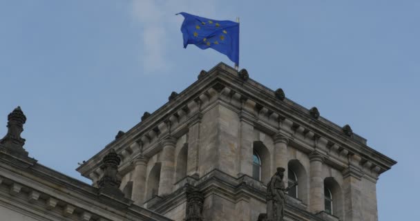 4K, Bandeira Europeia do Reichstag, Berlim — Vídeo de Stock