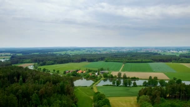 Aérea 4K, Volando sobre paisajes bávaros, Alemania — Vídeo de stock