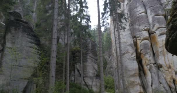 4k, rotsen Dolni Adrspach-Teplice, Tsjechië — Stockvideo
