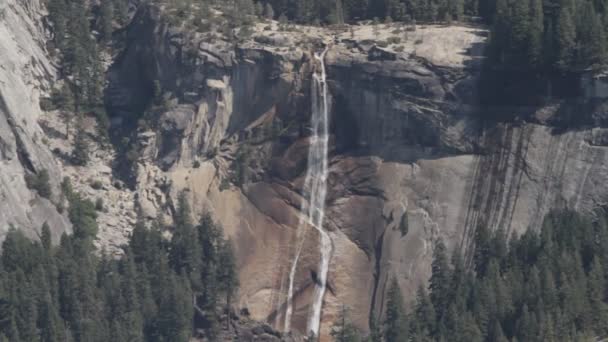 瀑布在约塞米蒂国家公园美国 — 图库视频影像