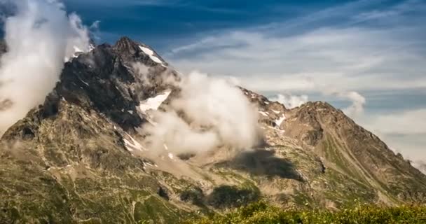 4k, čas zanikla, Cloud formace na Col Du Lautaret, Francie - neutrální verze, Pan — Stock video