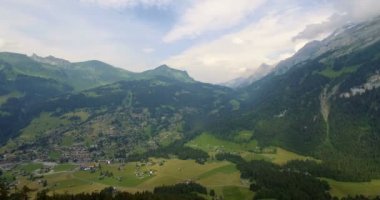 4k Aerial, Flying At Col De La Croix, İsviçre - dereceli versiyon