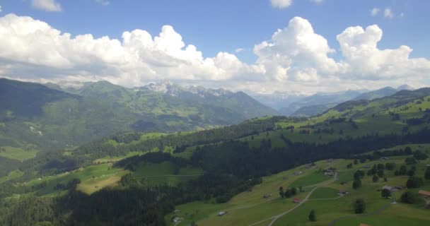 Aérea 4K, Volando en Jaunpass, Suiza - versión nativa — Vídeo de stock