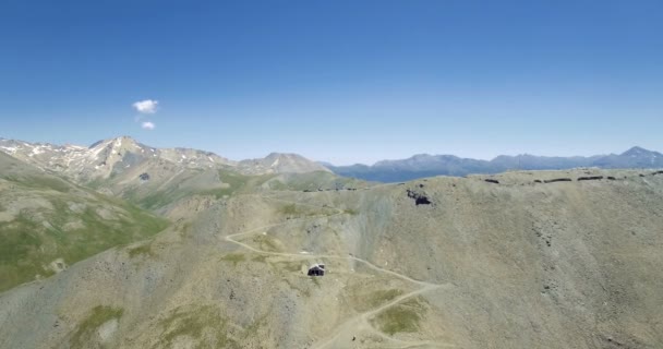 4K aérea, voando acima da cimeira de Monte Jafferau, Itália - versão graduada — Vídeo de Stock