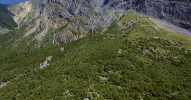 4k Aerial, vliegen langs auto route de la Maurienne, Frankrijk-Graded versie — Stockvideo