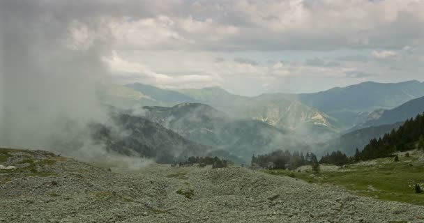 Fogbank And Mist At Vallon De Caralaite, Fransa — Stok video
