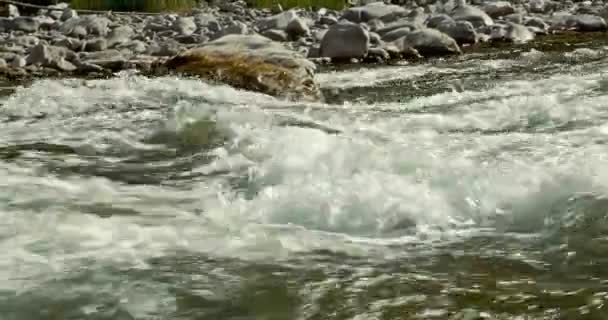 Waterstraal, westelijke Alpen, Frankrijk — Stockvideo