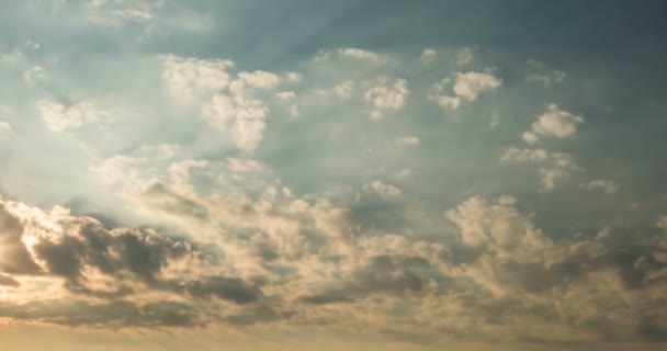 4K, Nuvens móveis e céu versão neutra — Vídeo de Stock