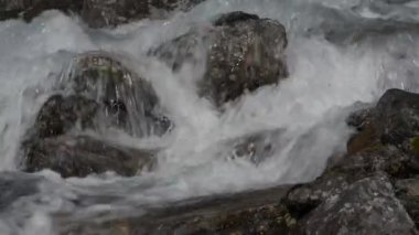 Stream ders ve dalgalanan su, nehirler, akarsu
