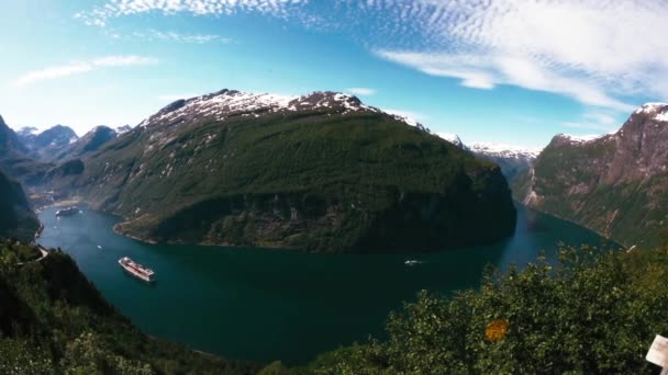 Круизный лайнер On Fjord, Норвегия — стоковое видео