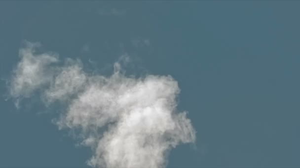 Smokestack a kék égen — Stock videók