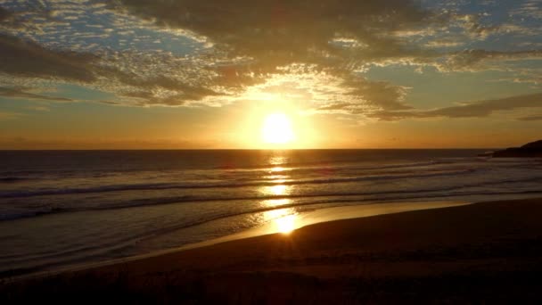 Günbatımı, kıyı, Ile De La Reunion — Stok video