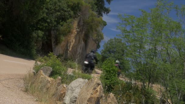 Motociclistas, caravanas y casas móviles en Córcega — Vídeo de stock