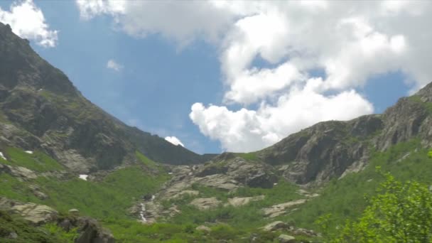 Restonica vallei zooms en pannen, Corsica — Stockvideo