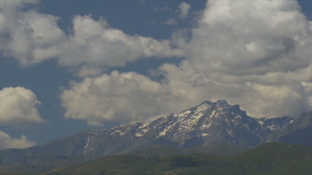 Pfanne entlang der Berge, Urtaca, Korsika — Stockvideo