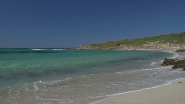 Hermosa playa en Lumio, Córcega — Vídeo de stock