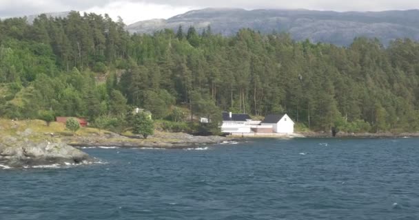 4k, kıyı şeridi, fiyort, Norveç tekne ile yolculuk — Stok video