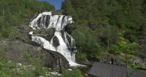 4K, Noruega, Cascada épica y hermosa — Vídeo de stock