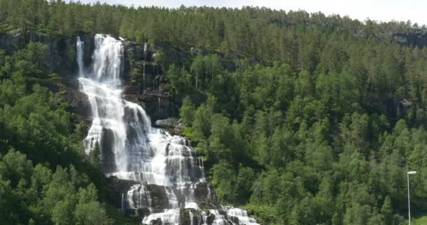 4k， 挪威， 史诗和美丽的瀑布 — 图库视频影像