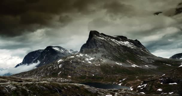 4k, epos a dramatické období zániku oblasti Trollstigen v Norsku — Stock video