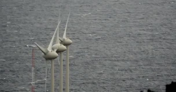 4k, 3 Windmühlen, Windturbinen, Windgeneratoren — Stockvideo