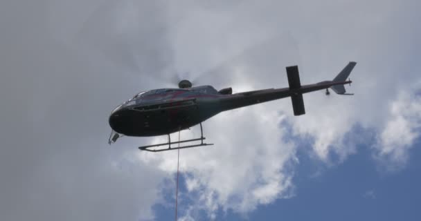 4k, helikoptery w dolinie rzeki Restonica, Corsica — Wideo stockowe