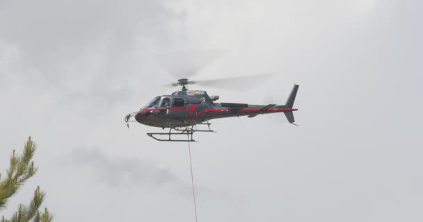 4k, helikoptrar i Restonica dal, Corsica — Stockvideo