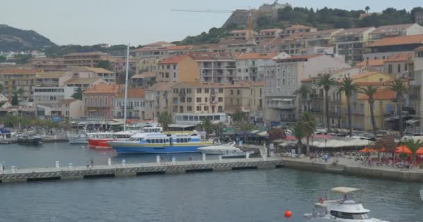 4k, Ferry is het verlaten van Calvi, Corsica — Stockvideo