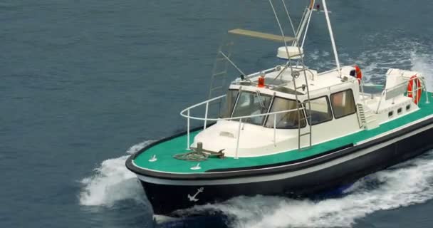 4K, barco piloto líder ferry, Calvi, Córcega — Vídeo de stock