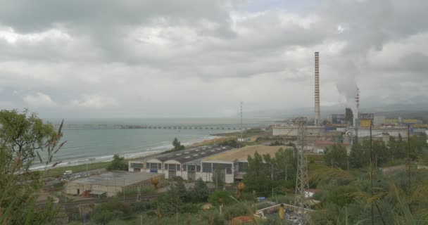 4k, fábrica contaminante en cualquier lugar de Sicilia — Vídeo de stock